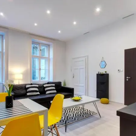 Apaczai Deluxe Apartments *